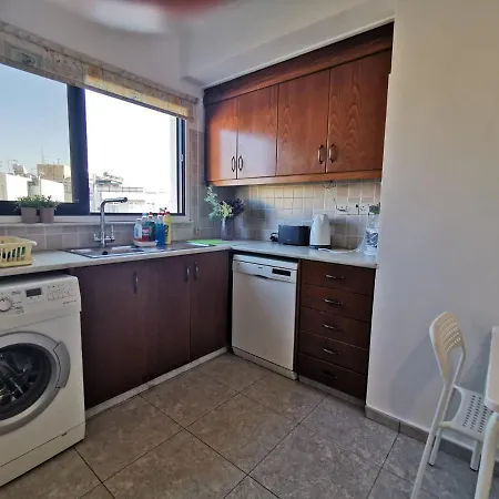 Prime Location - & Beach - Fast Internet 100-25 Mbps - Spacious & Cozy Διαμέρισμα