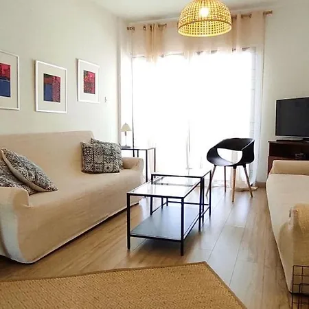 Prime Location - & Beach - Fast Internet 100-25 Mbps - Spacious & Cozy * Λάρνακα