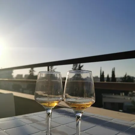 Διαμέρισμα Prime Location - & Beach - Fast Internet 100-25 Mbps - Spacious & Cozy