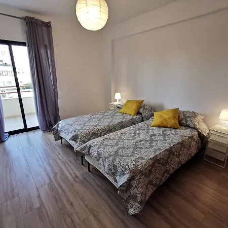 Prime Location - & Beach - Fast Internet 100-25 Mbps - Spacious & Cozy Lägenhet *