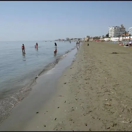 Prime Location - & Beach - Fast Internet 100-25 Mbps - Spacious & Cozy Lägenhet