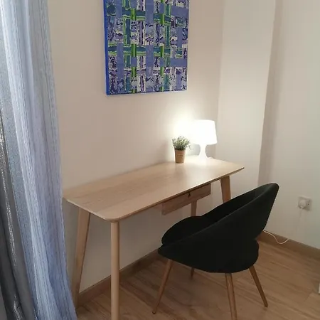 Prime Location - & Beach - Fast Internet 100-25 Mbps - Spacious & Cozy * Larnaca
